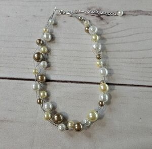 Elegant Faux Pearl Necklace